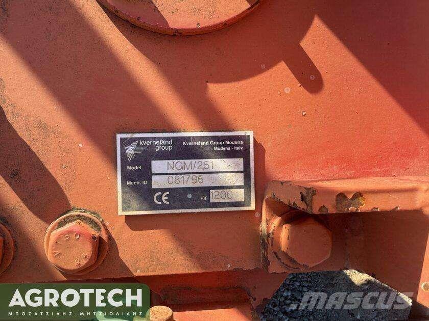 Kverneland NGM 251 Tractors