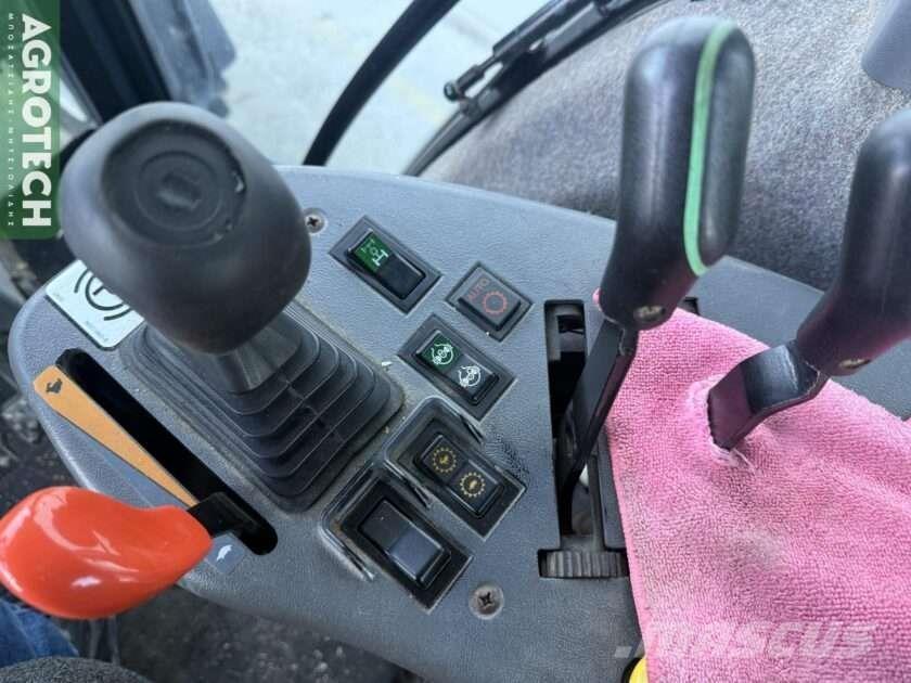 New Holland 8770 Tractors