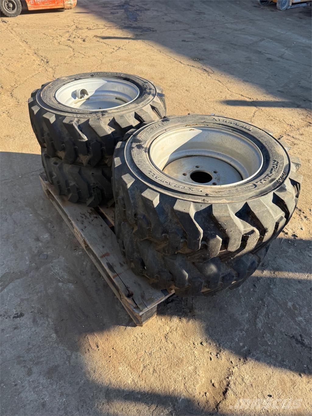  10-16.5 Tyres, wheels and rims