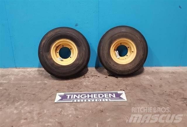  12 10.0/80-12 Tyres, wheels and rims