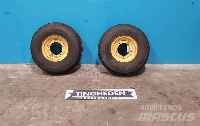  12 10.0/80-12 Tyres, wheels and rims