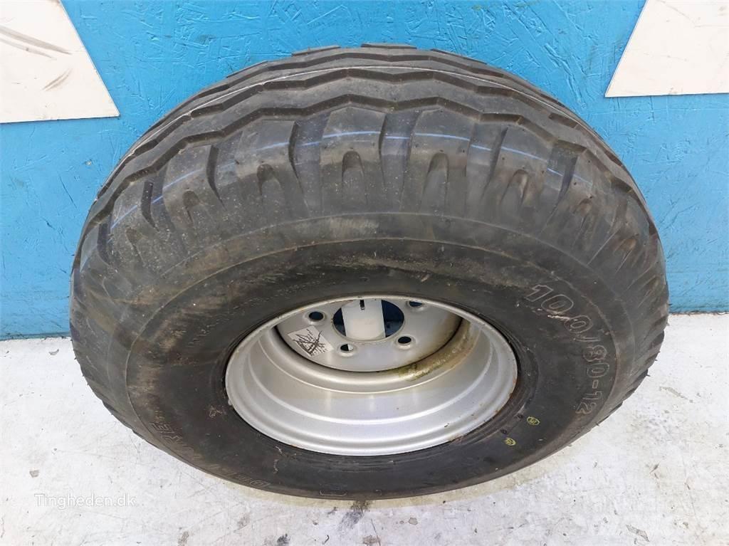  12 10.0/80-12 Tyres, wheels and rims