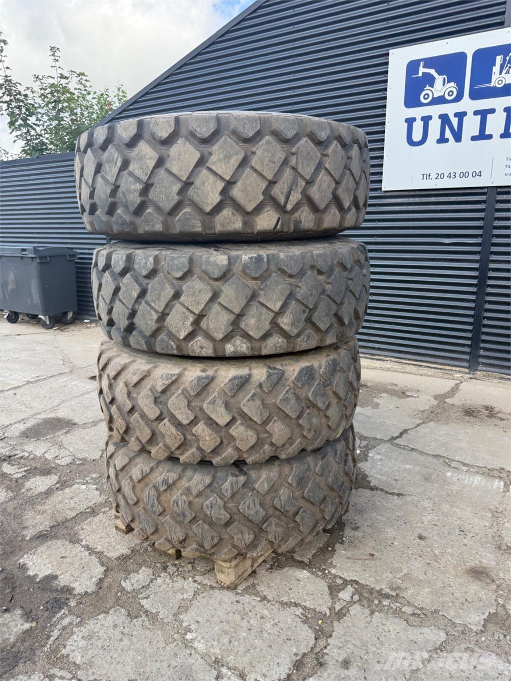  17.5-25 Tyres, wheels and rims