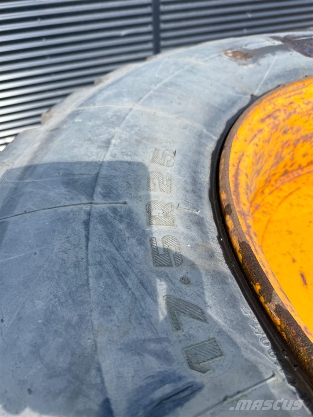  17.5-25 Tyres, wheels and rims