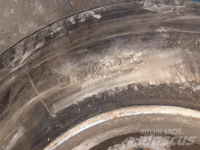 17.5 9.5 R17.5 Tyres, wheels and rims