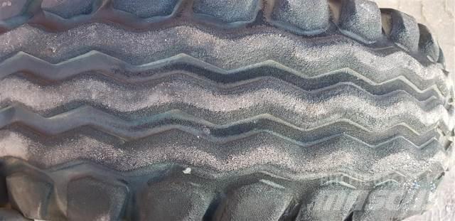  18 12.5/80-18 Tyres, wheels and rims
