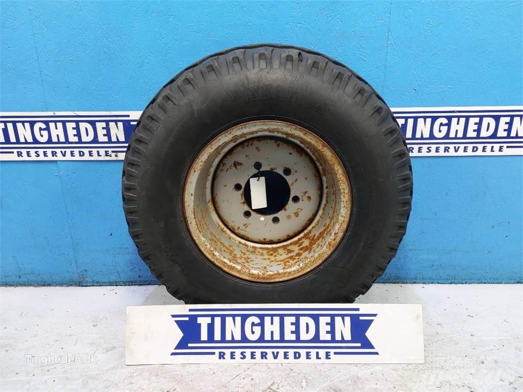  18 12.5/80-18 Tyres, wheels and rims