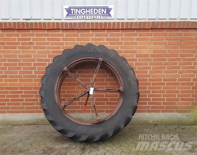  38 13.6R38 Tyres, wheels and rims