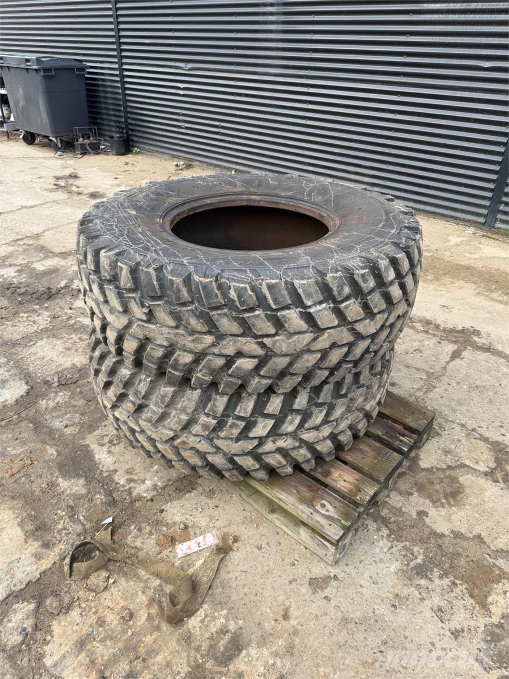  440/80-24 Tyres, wheels and rims