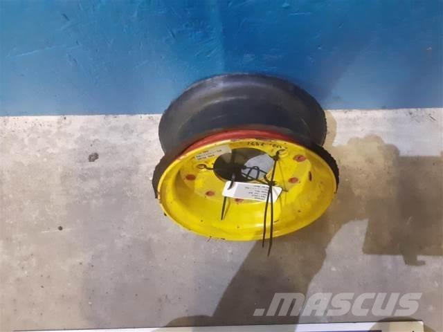  9'' 4.00Ex9 Tyres, wheels and rims