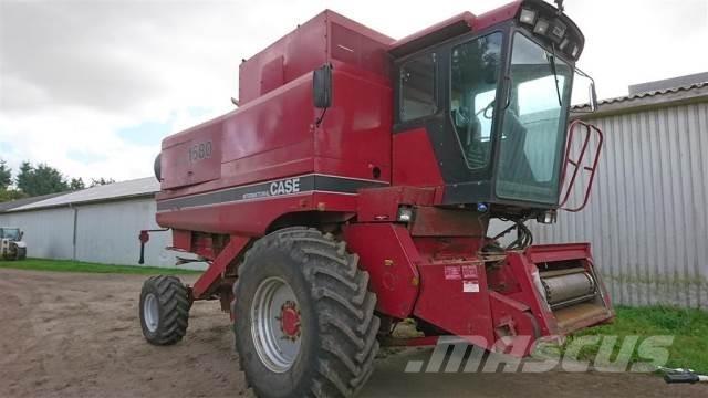 CASE 1680 Combine harvesters
