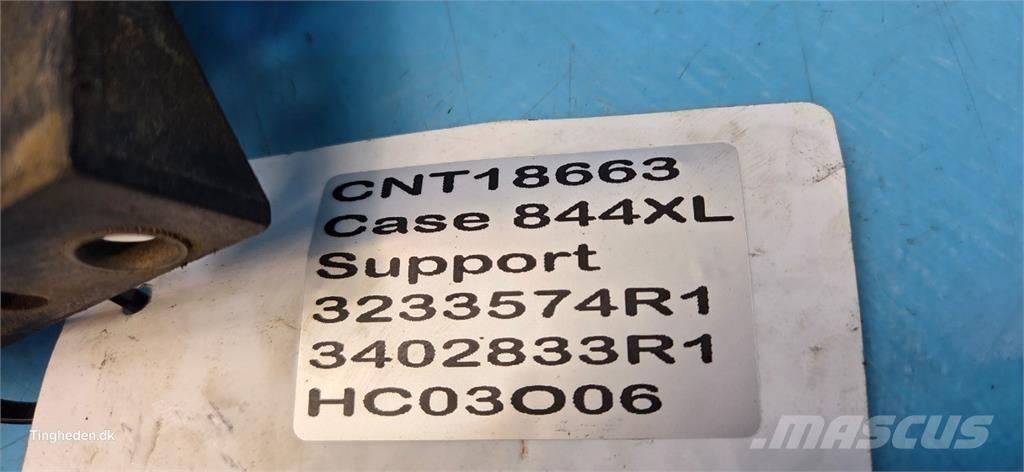 CASE 844XL Cabins and interior