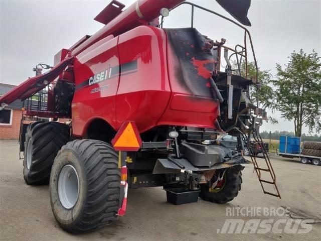 Case IH 8010 Combine harvesters