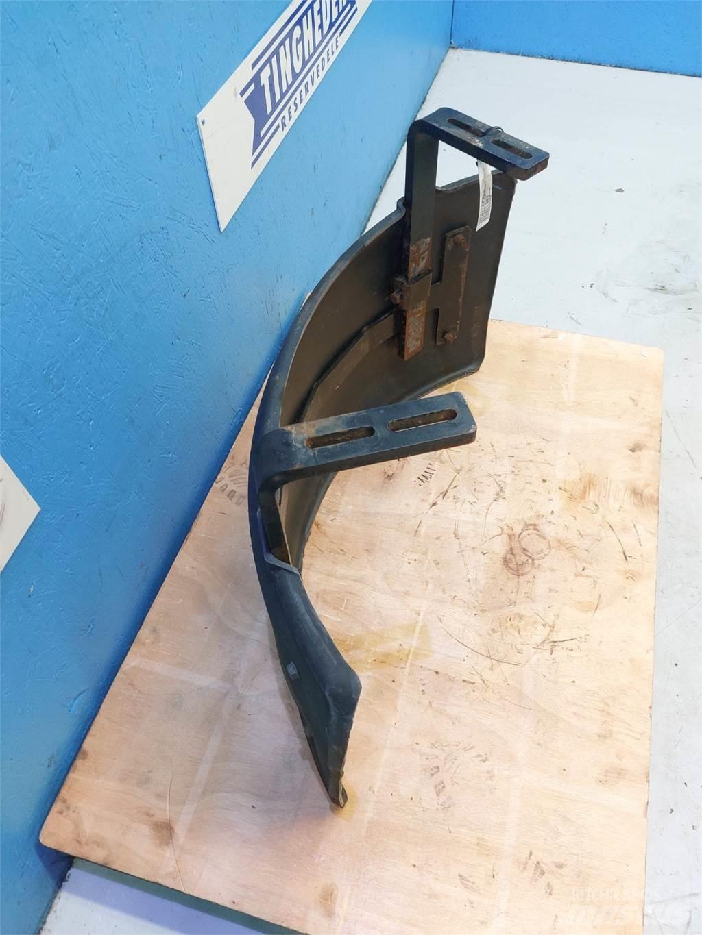 Gehl AL750 Screening buckets