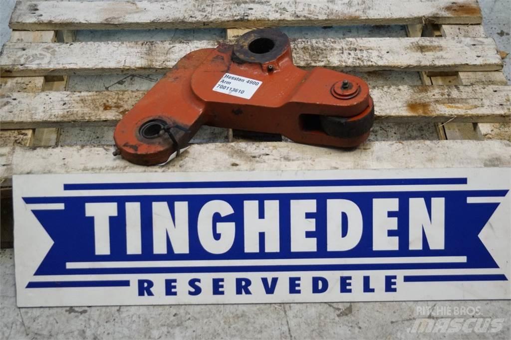 Hesston 4900 Bale clamps
