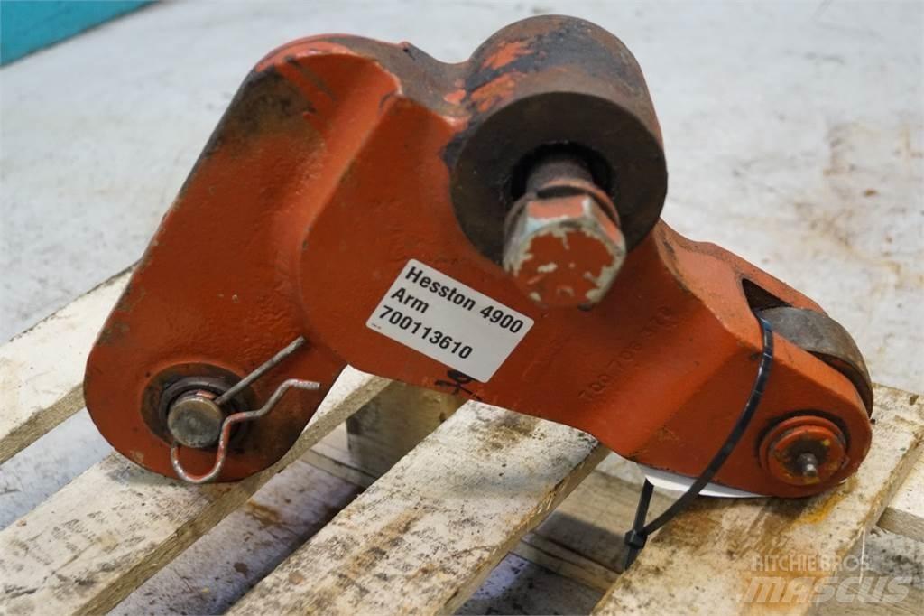 Hesston 4900 Bale clamps