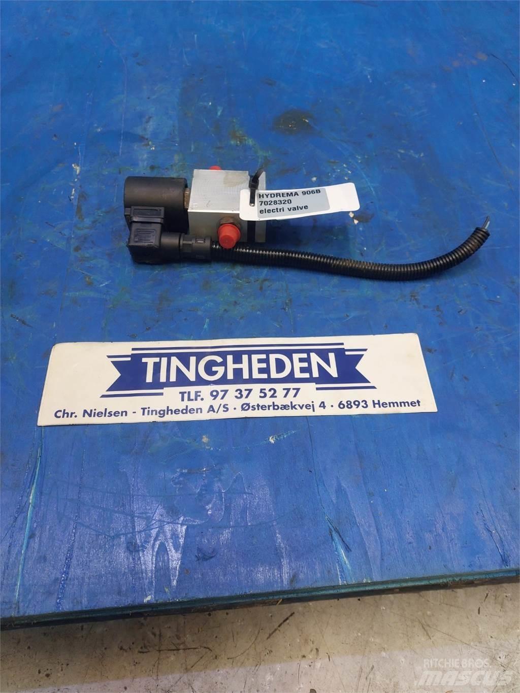 Hydrema 906B Electronics