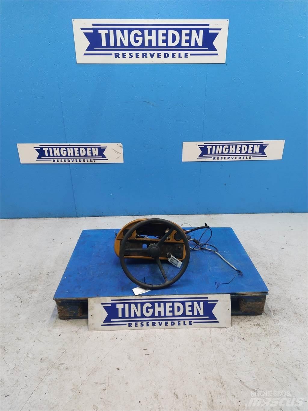 Hydrema 906B Electronics
