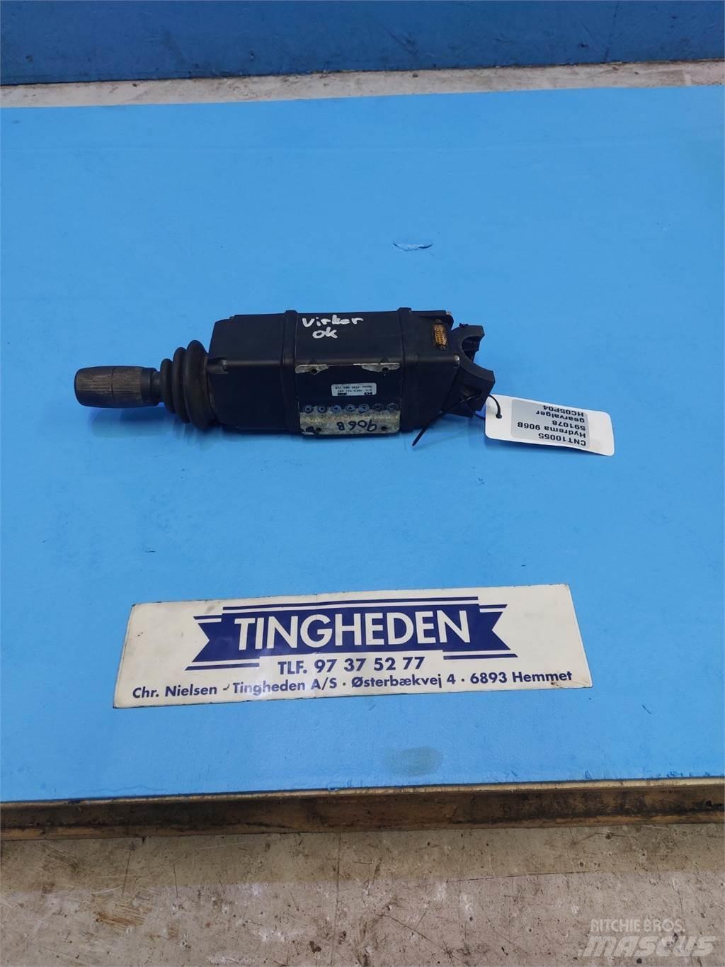 Hydrema 906B Electronics