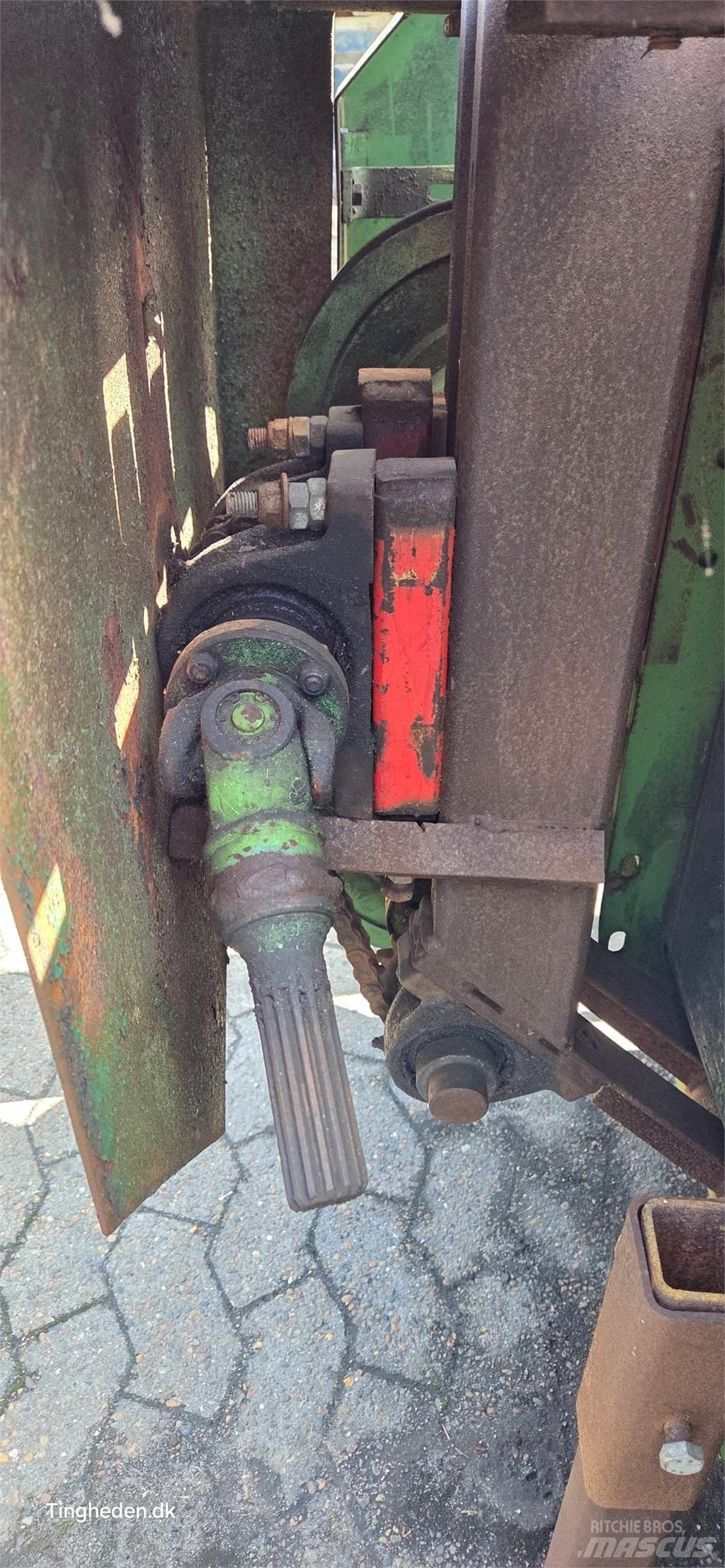 John Deere  Combine harvester accessories