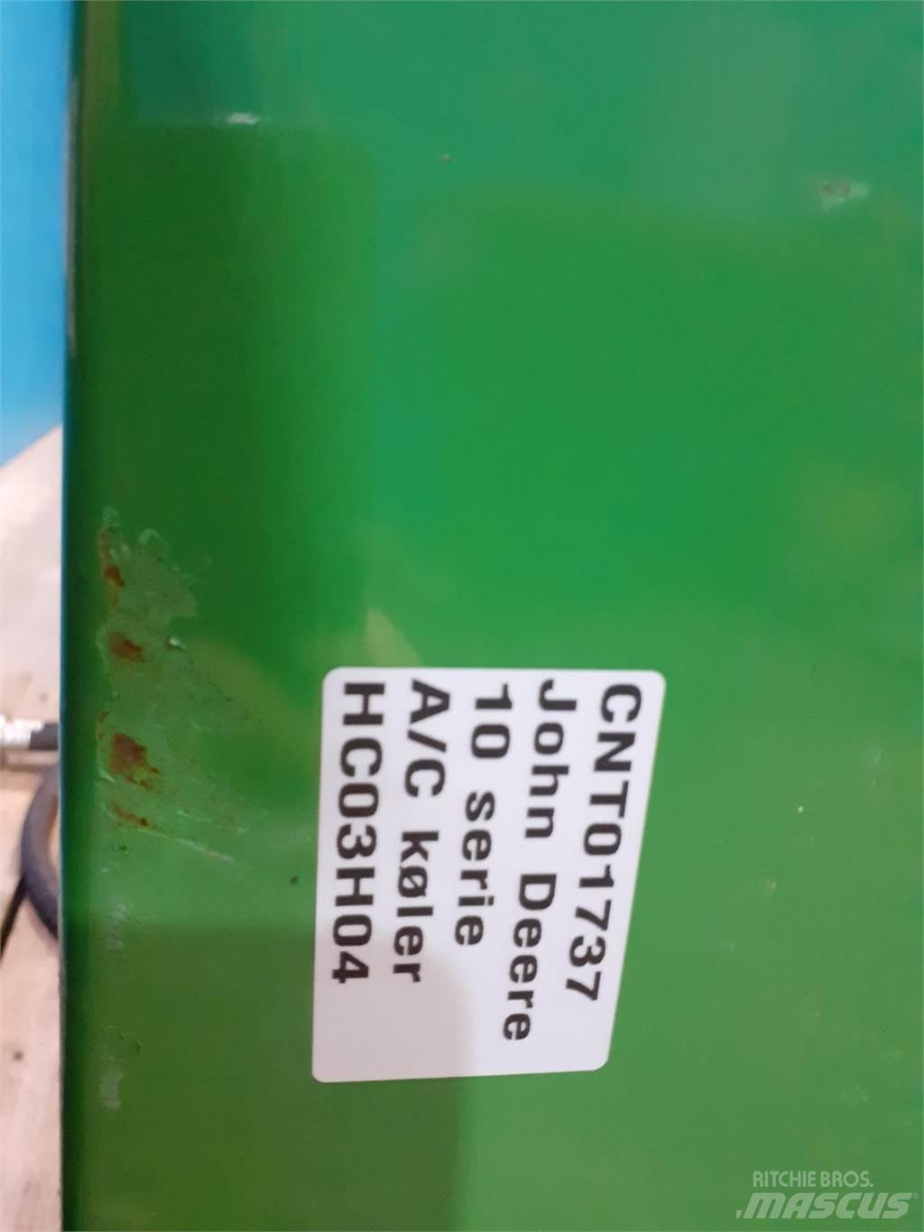 John Deere 1174 Cabins and interior