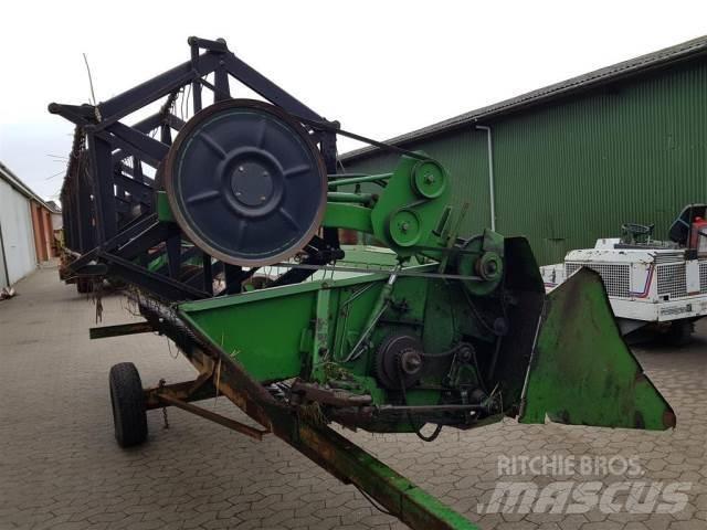 John Deere 16 Combine harvester accessories