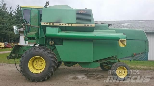 John Deere 965 Combine harvesters