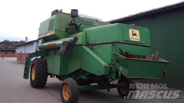 John Deere 975 Combine harvesters