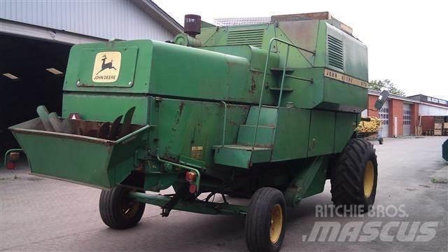 John Deere 975 Combine harvesters