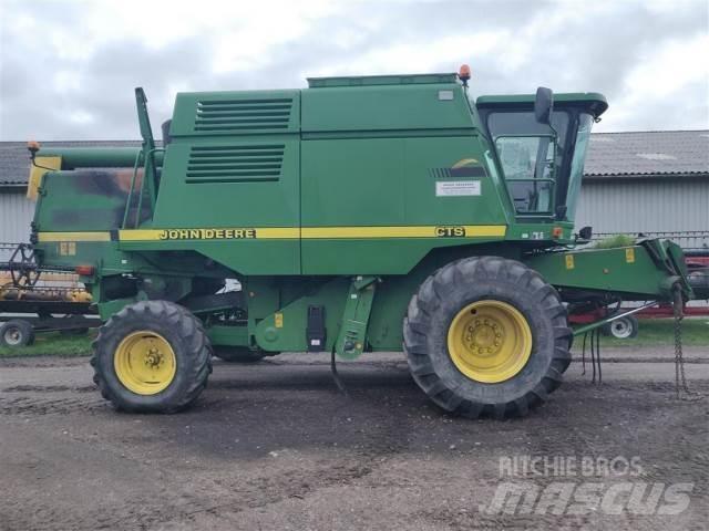 John Deere CTS Combine harvesters