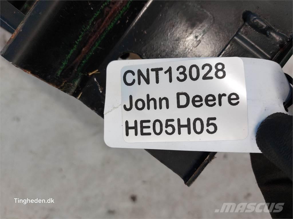 John Deere S670 Sand and salt spreaders