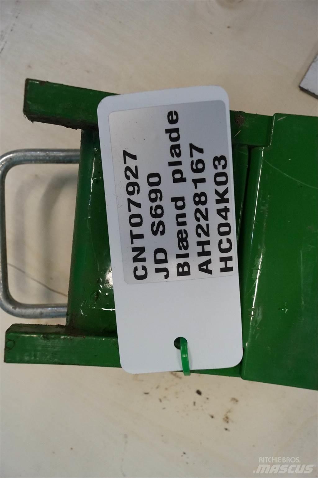 John Deere S690 Combine harvester accessories