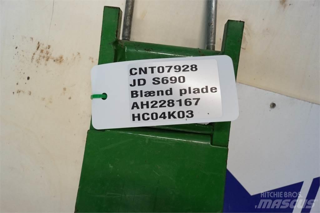 John Deere S690 Combine harvester accessories