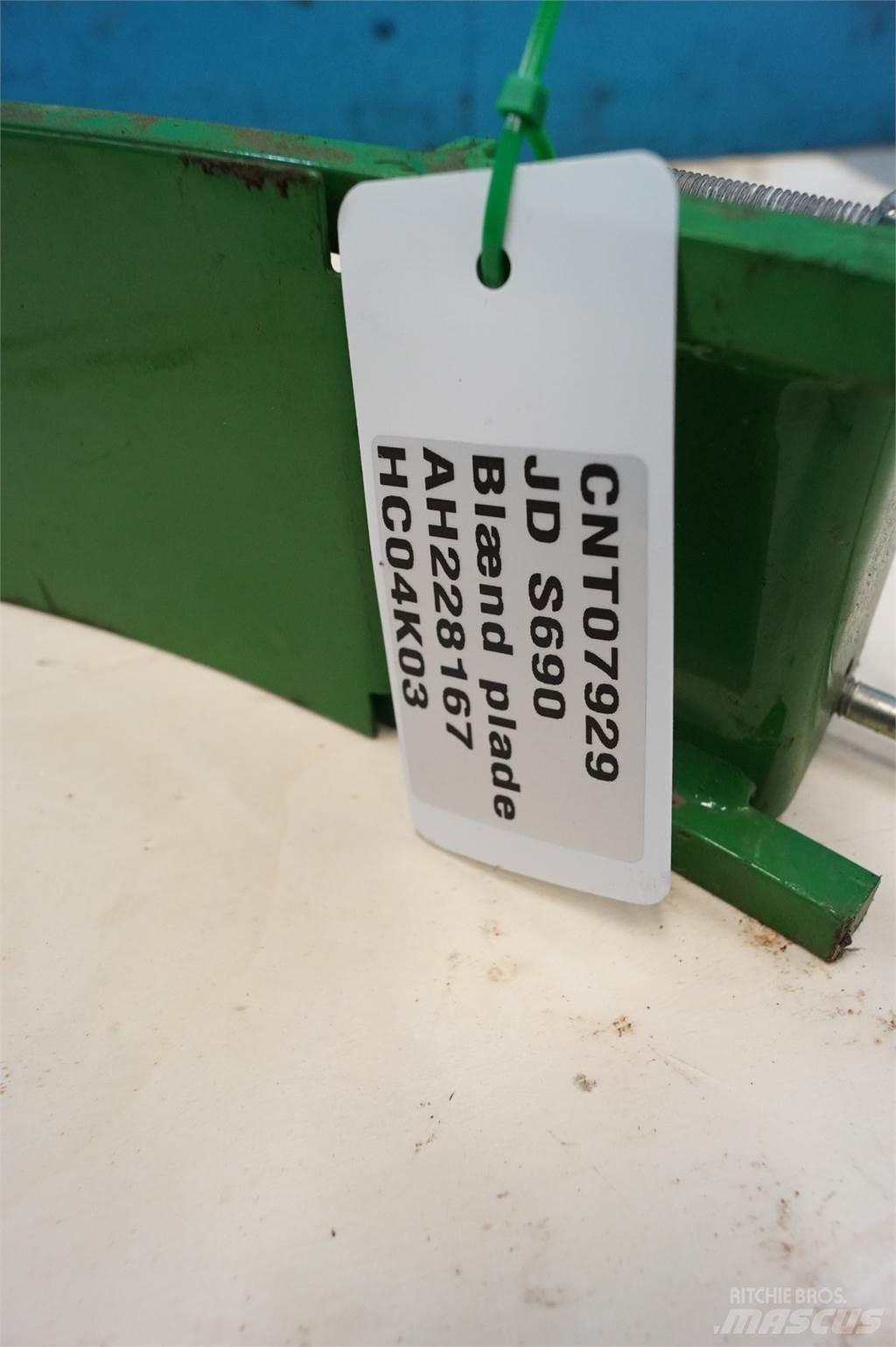 John Deere S690 Combine harvester accessories