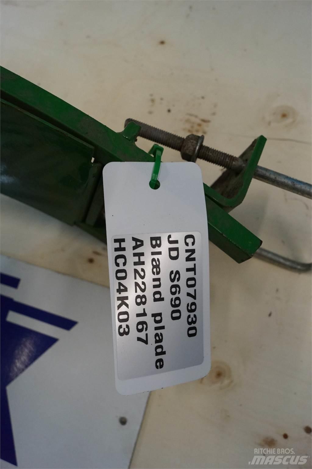 John Deere S690 Combine harvester accessories