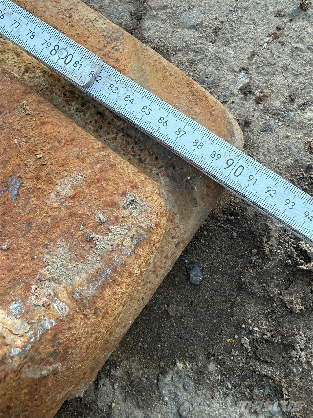 JST Graveskovl Buckets