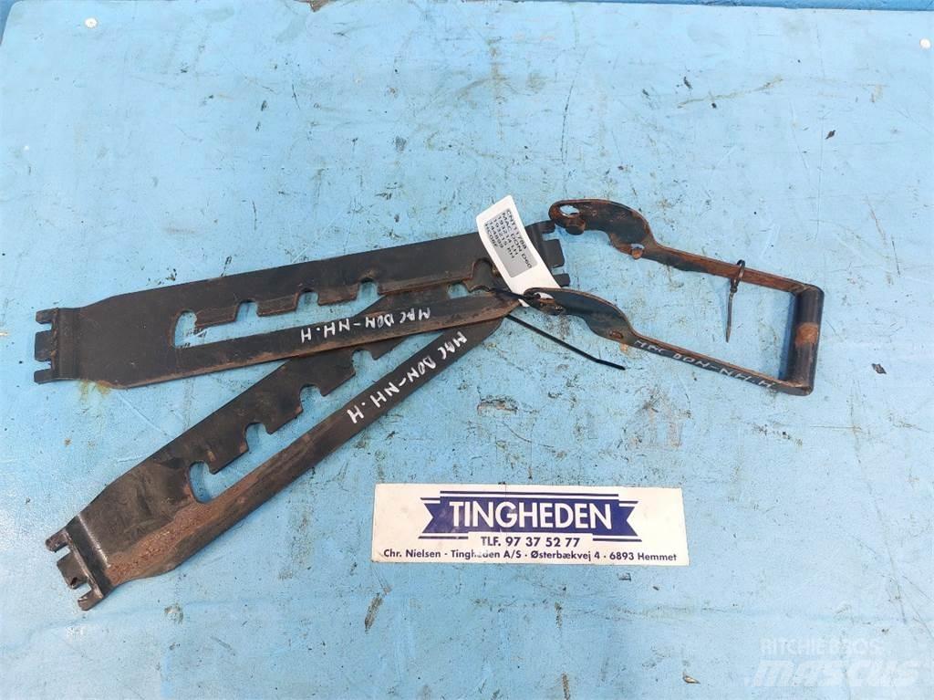 MacDon D60 Combine harvester accessories
