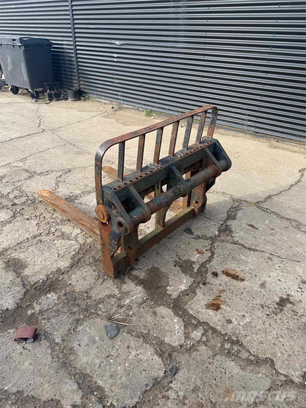 Manitou 4000kg Forks