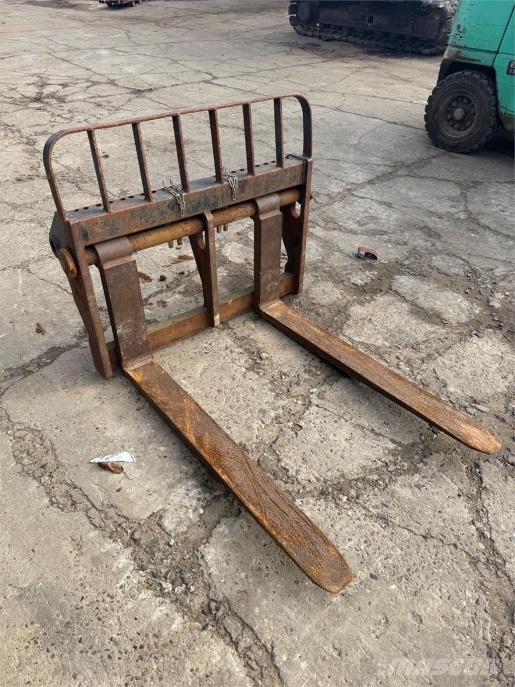 Manitou 4000kg Forks