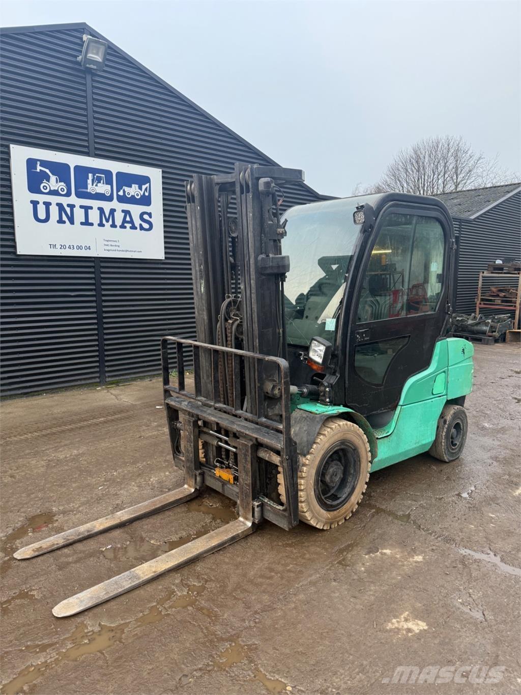 Mitsubishi FD35 Diesel trucks