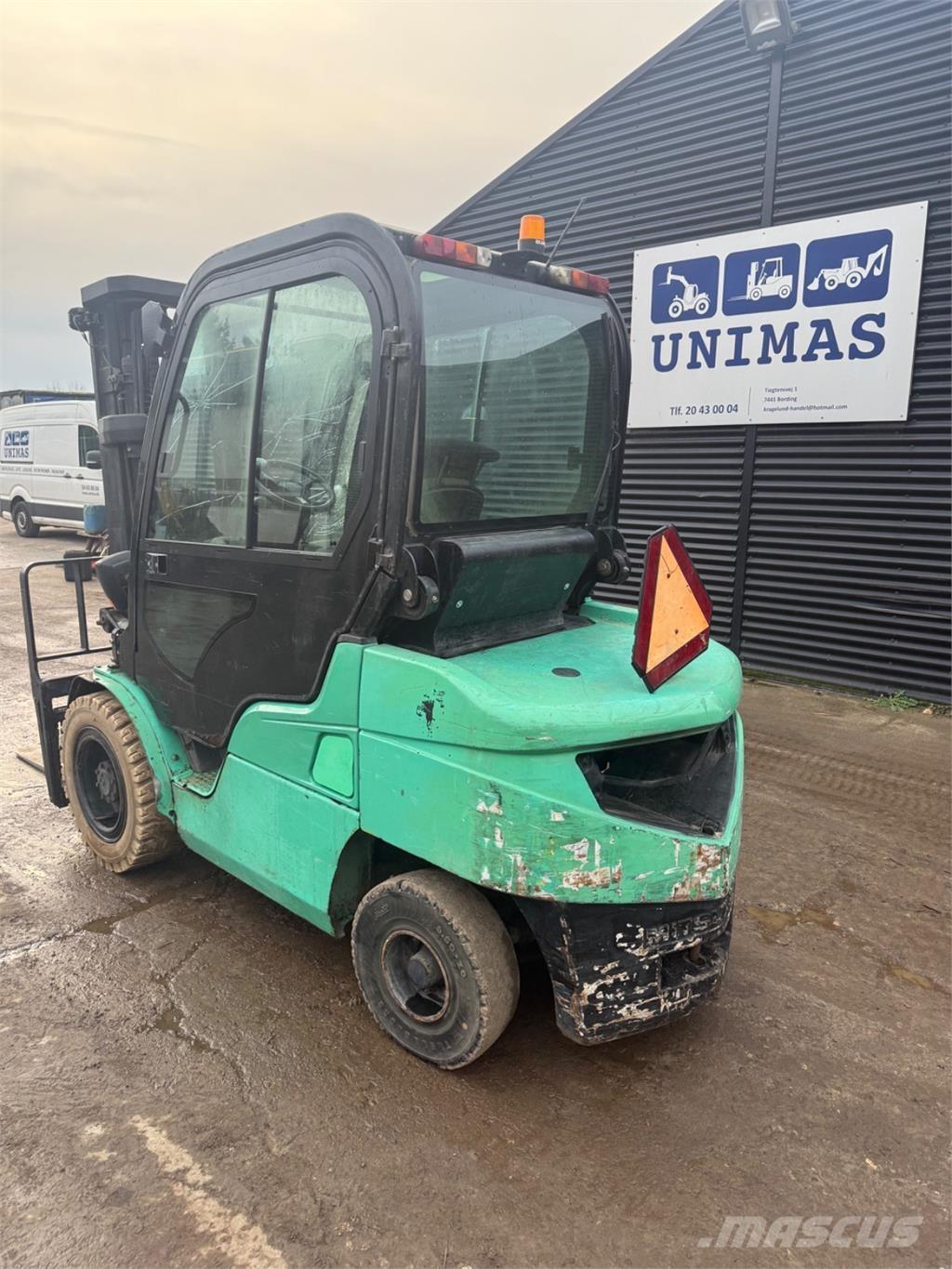 Mitsubishi FD35 Diesel trucks