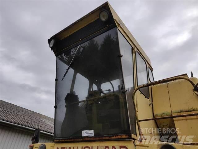 New Holland 1550 Cabins and interior