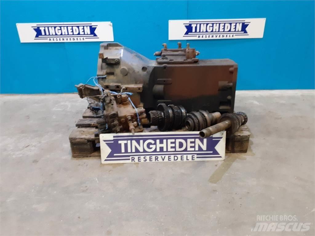 New Holland 8260 Transmission