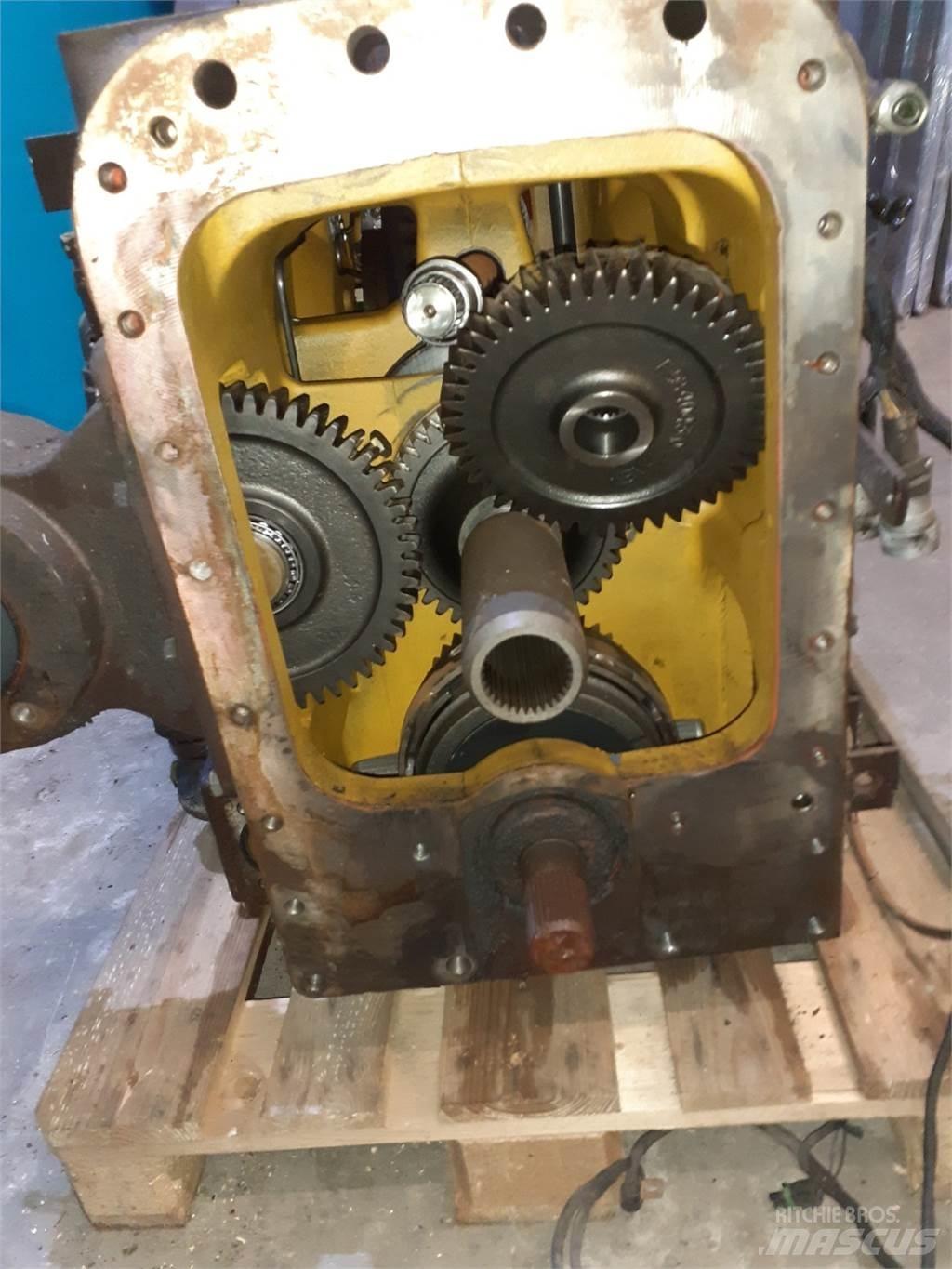New Holland G190 Transmission