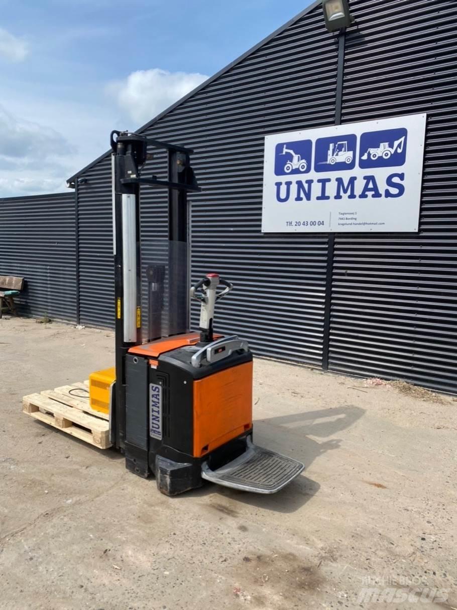 Rocla SP16 Hand pallet stackers