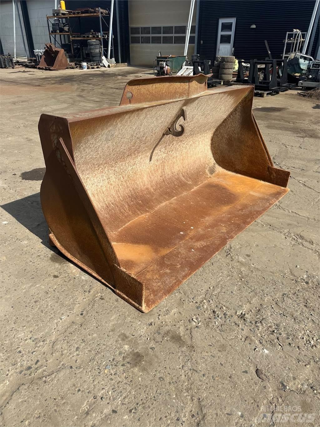 Volvo 2500mm Blades