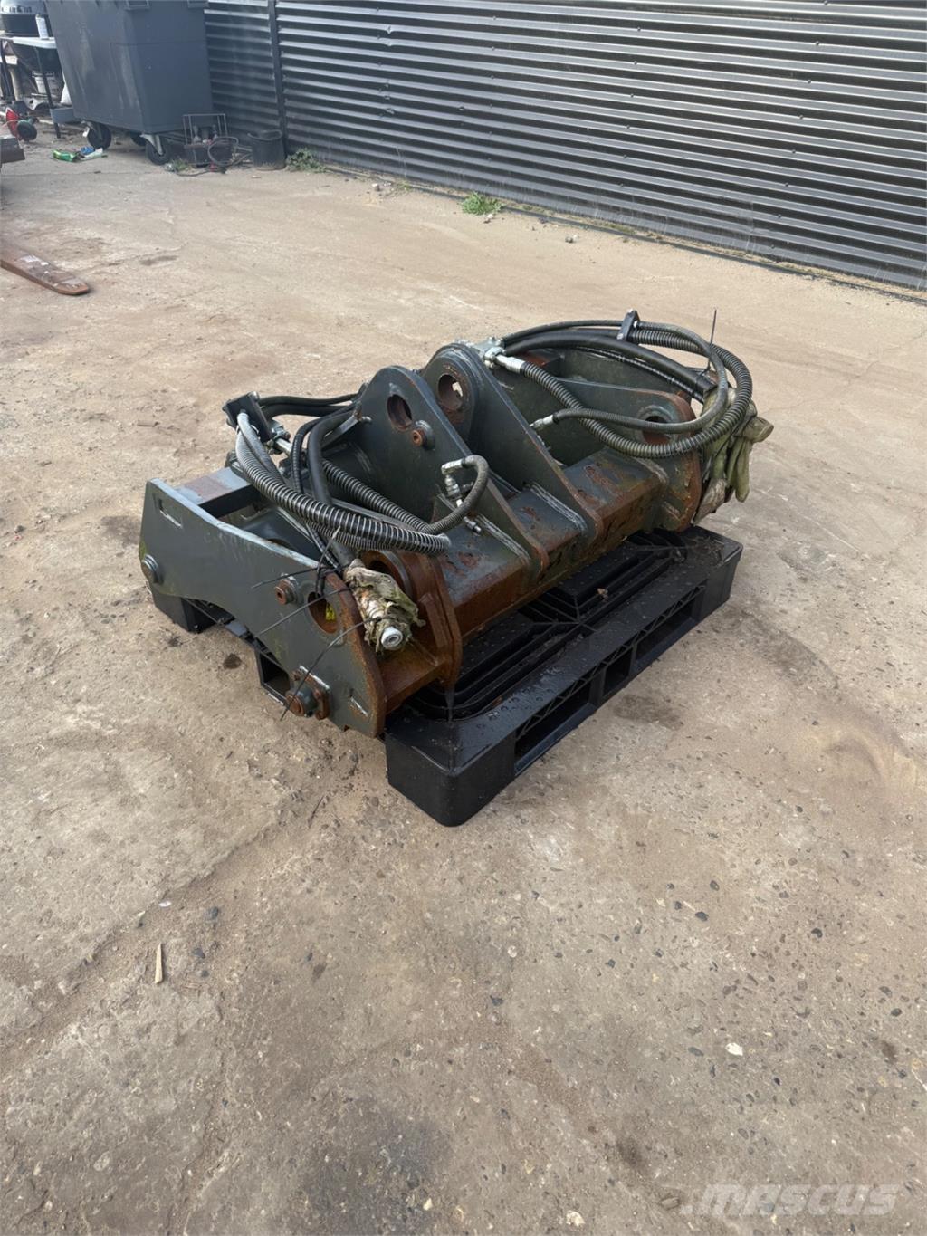 Volvo BM Quick connectors