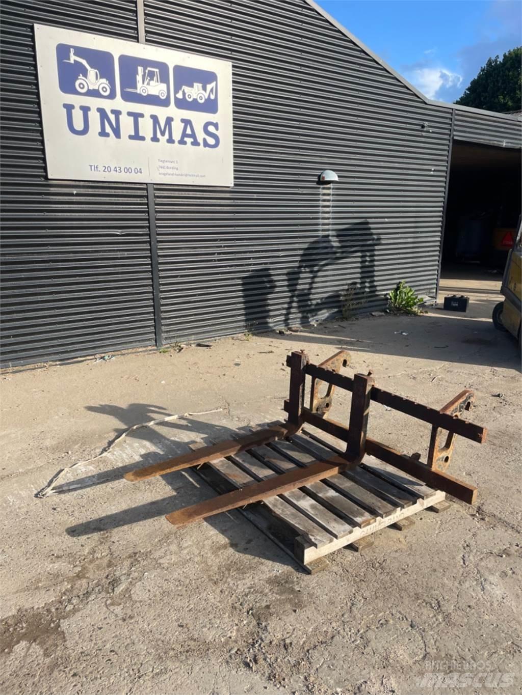 Volvo L30 Forks
