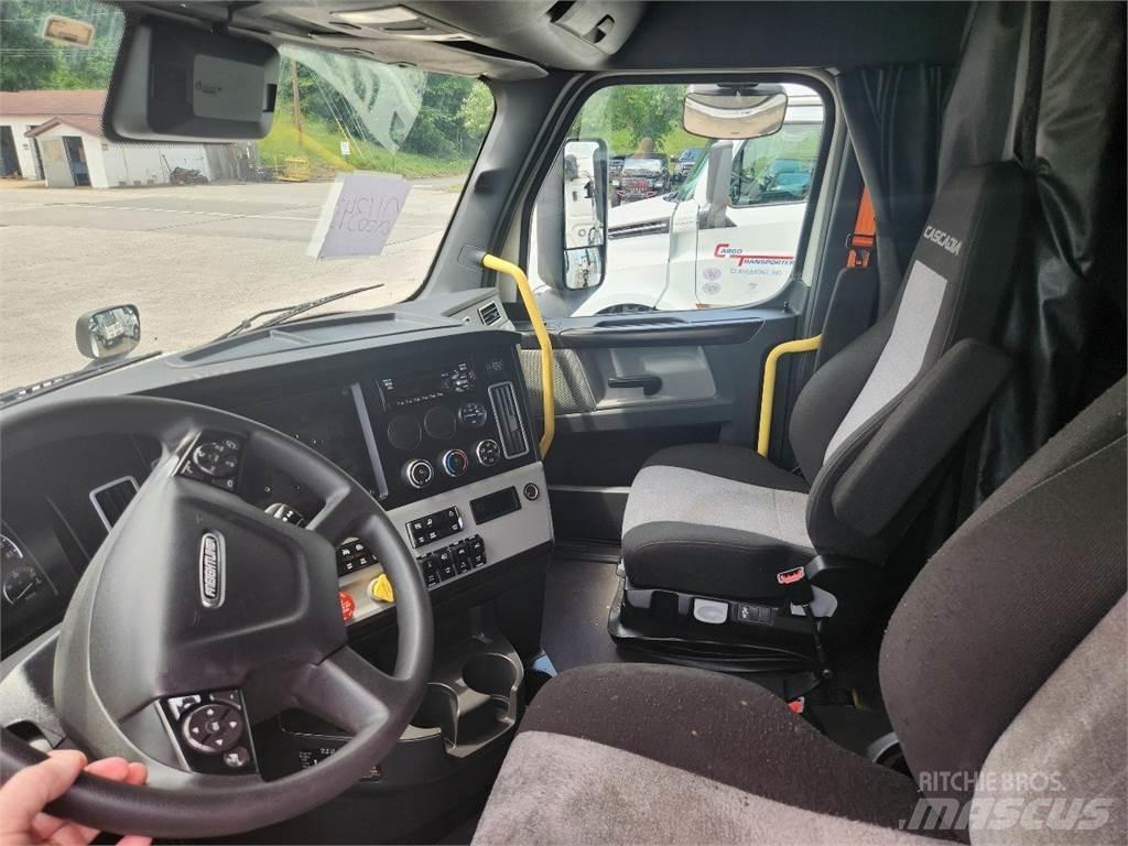Freightliner 126 Tractor Units