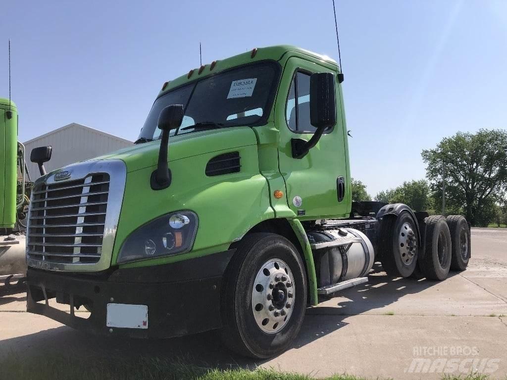 Freightliner CA113 Tractor Units